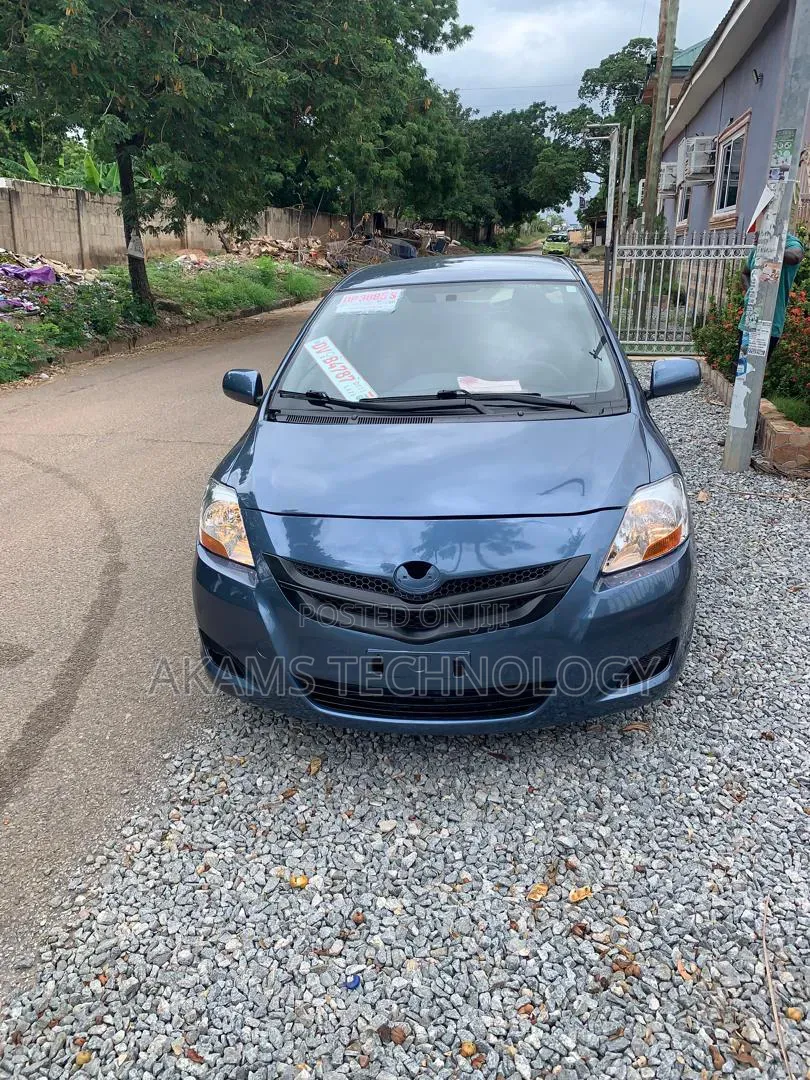 Toyota Yaris 2012 Gray