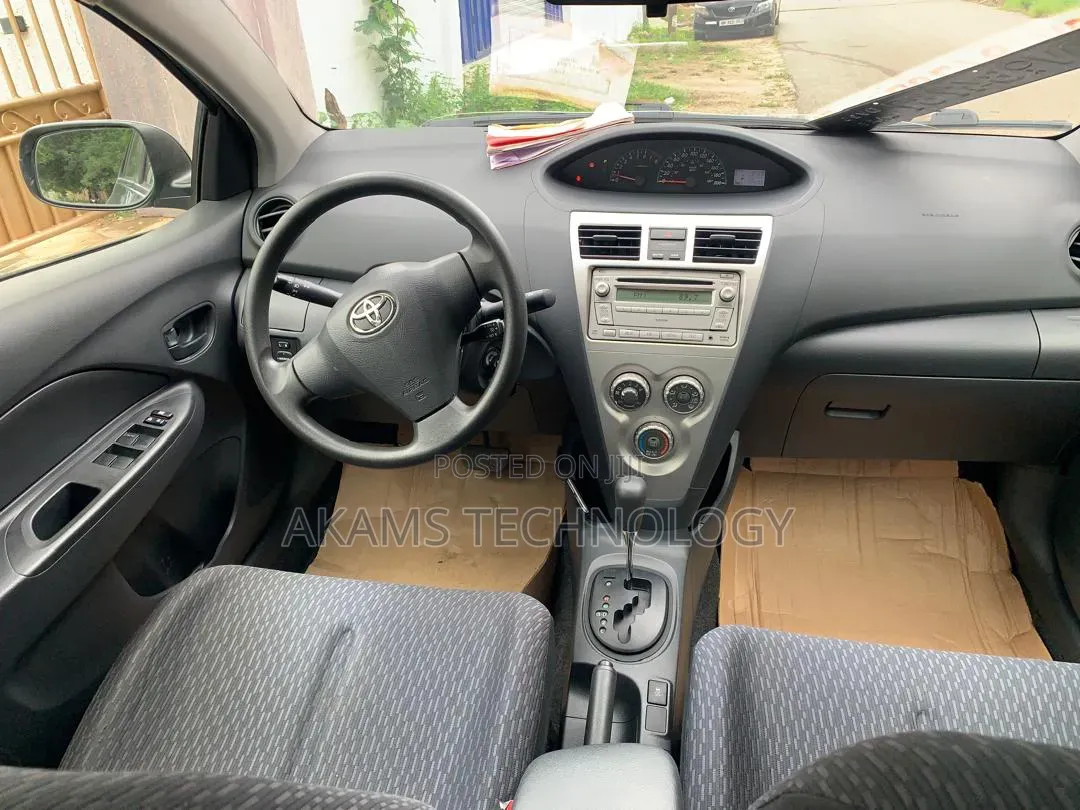 Toyota Yaris 2012 Gray