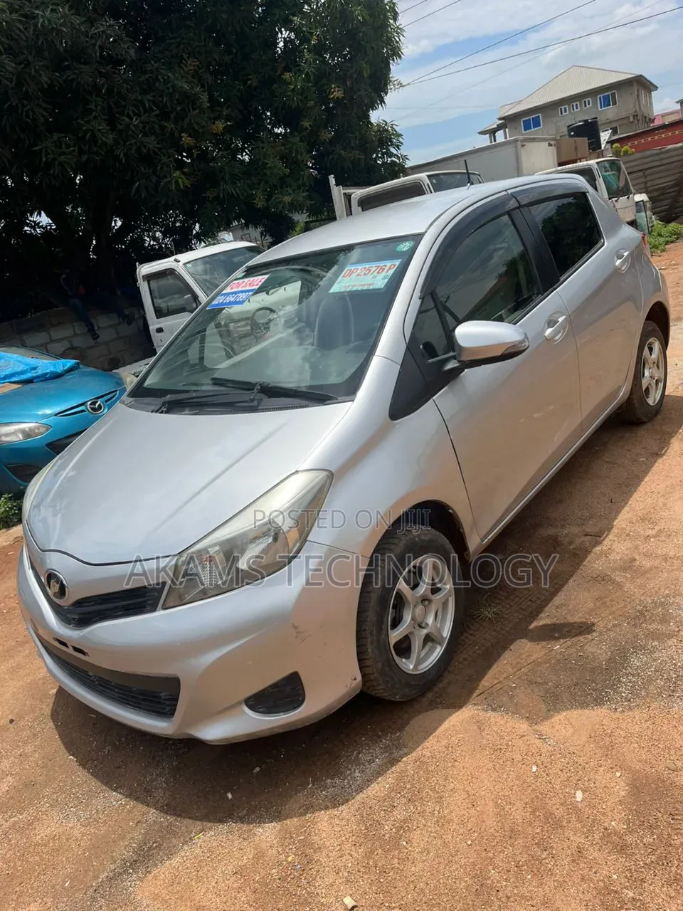 Toyota Vitz 2012 Silver