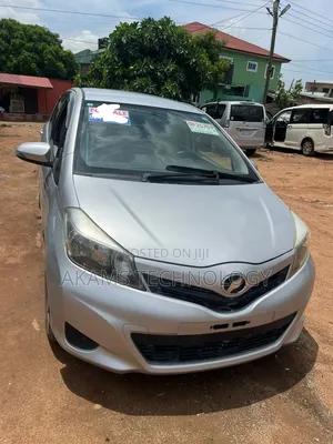Toyota Vitz 2012 Silver
