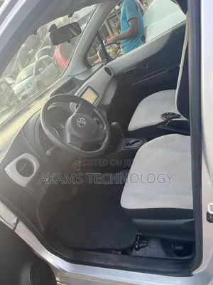Toyota Vitz 2012 Silver