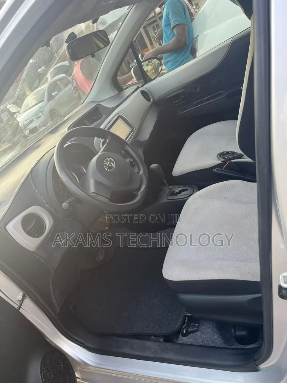 Toyota Vitz 2012 Silver