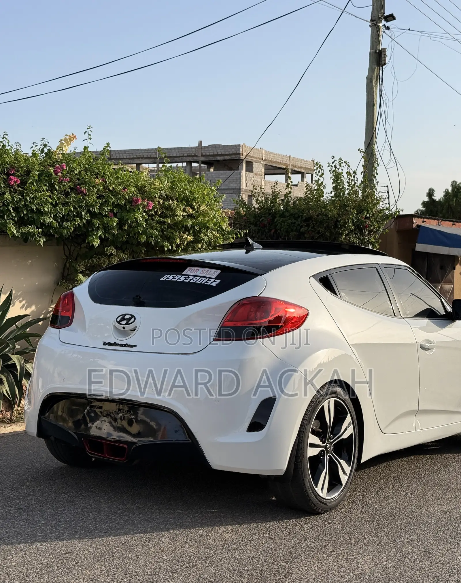 Hyundai Veloster 3dr Hatchback w/Red Interior (1.6L 4cyl 6AM) 2014