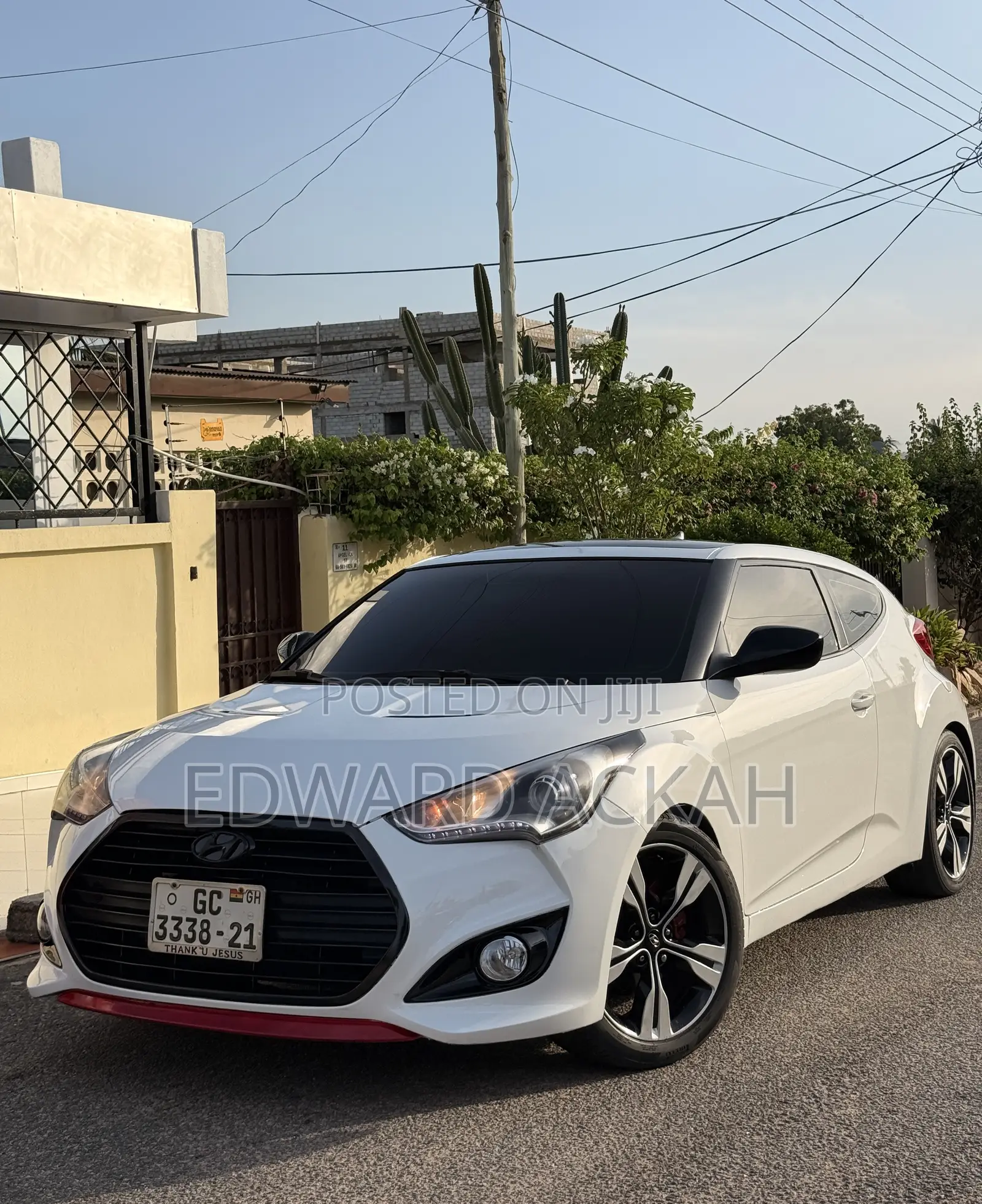 Hyundai Veloster 3dr Hatchback w/Red Interior (1.6L 4cyl 6AM) 2014