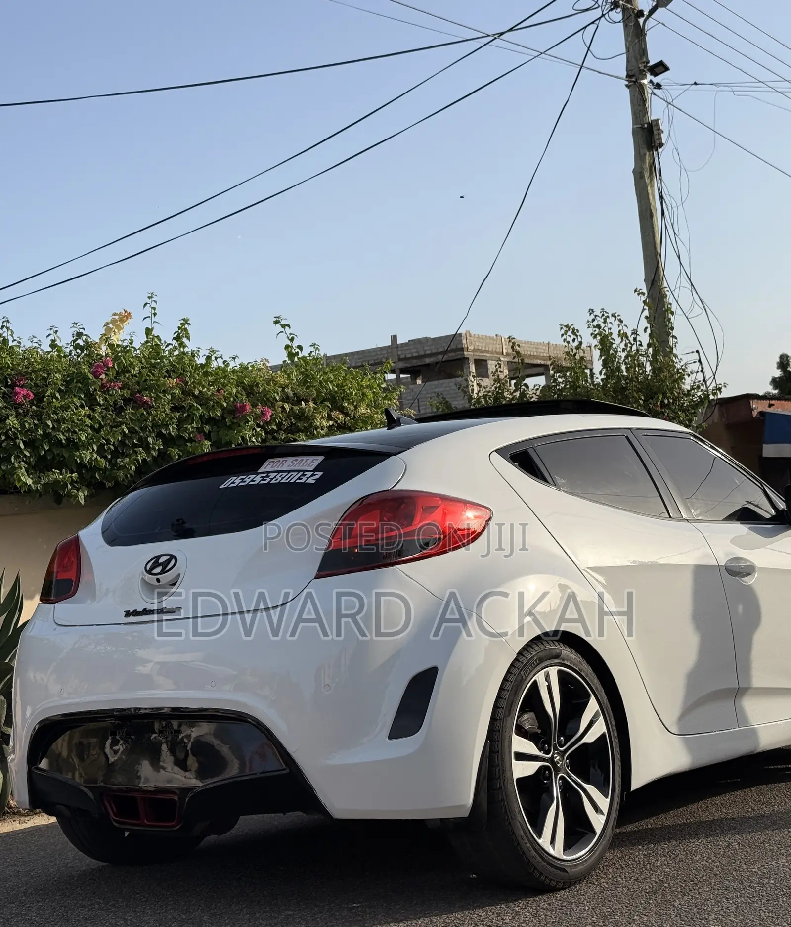 Hyundai Veloster 3dr Hatchback w/Red Interior (1.6L 4cyl 6AM) 2014