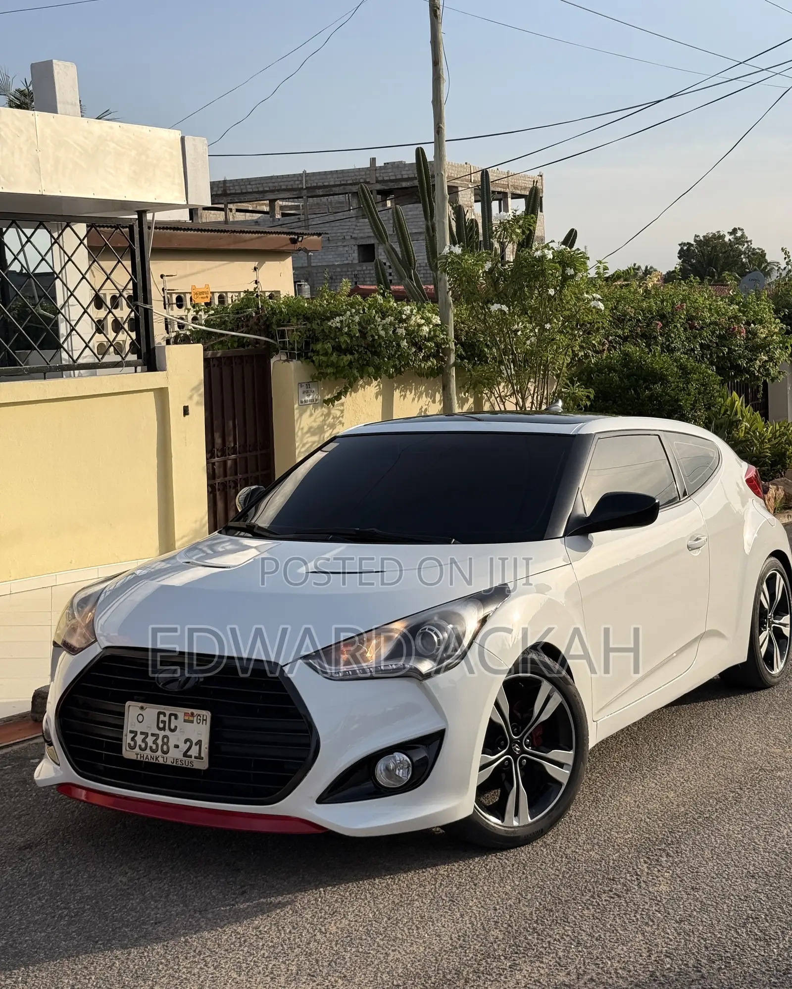 Hyundai Veloster 3dr Hatchback w/Red Interior (1.6L 4cyl 6AM) 2014