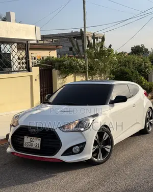 Hyundai Veloster 3dr Hatchback w/Red Interior (1.6L 4cyl 6AM) 2014
