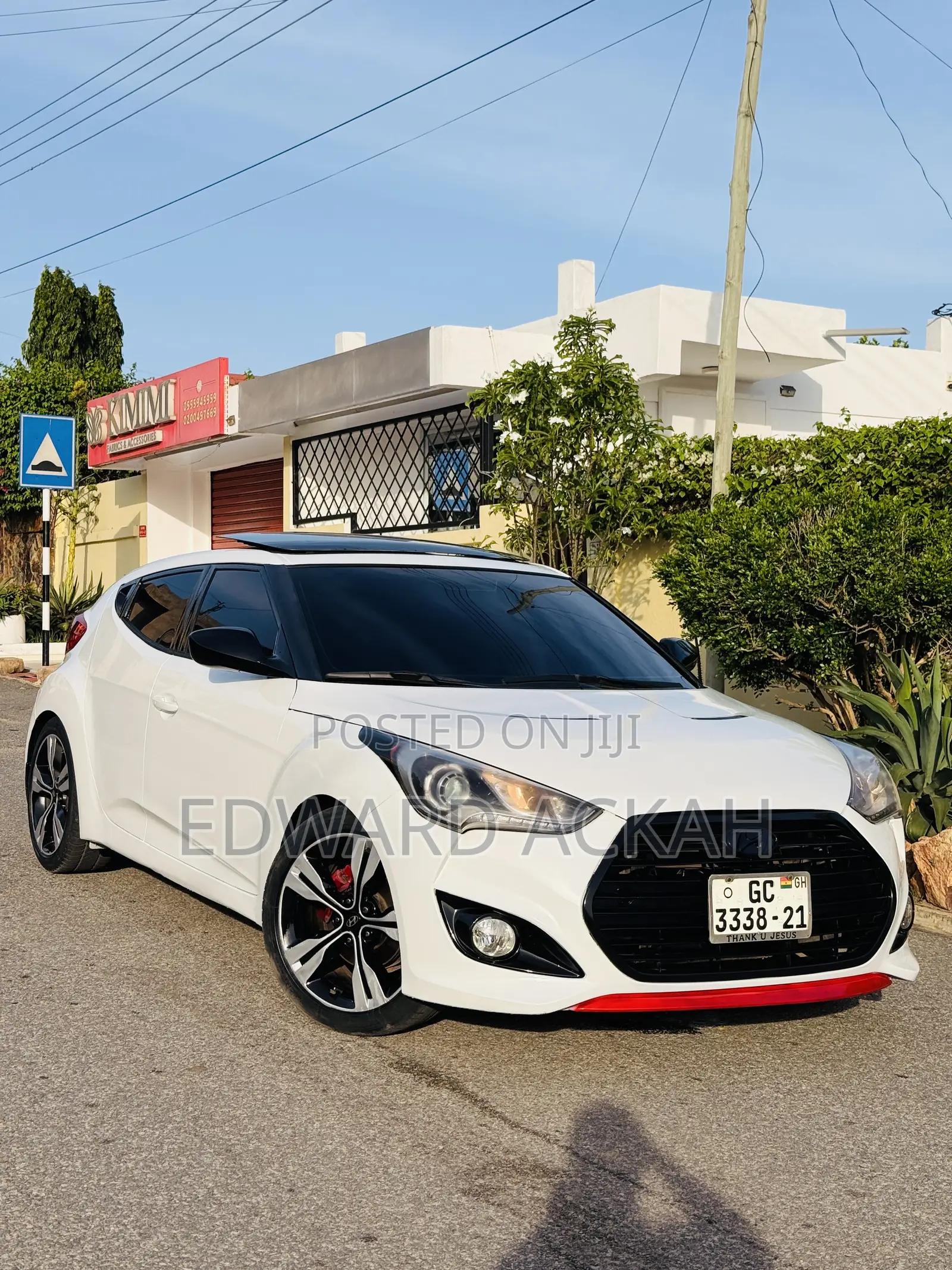 Hyundai Veloster 3dr Hatchback w/Red Interior (1.6L 4cyl 6AM) 2014
