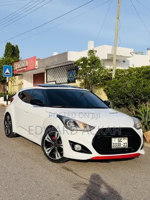 Hyundai Veloster 3dr Hatchback w/Red Interior (1.6L 4cyl 6AM) 2014 White