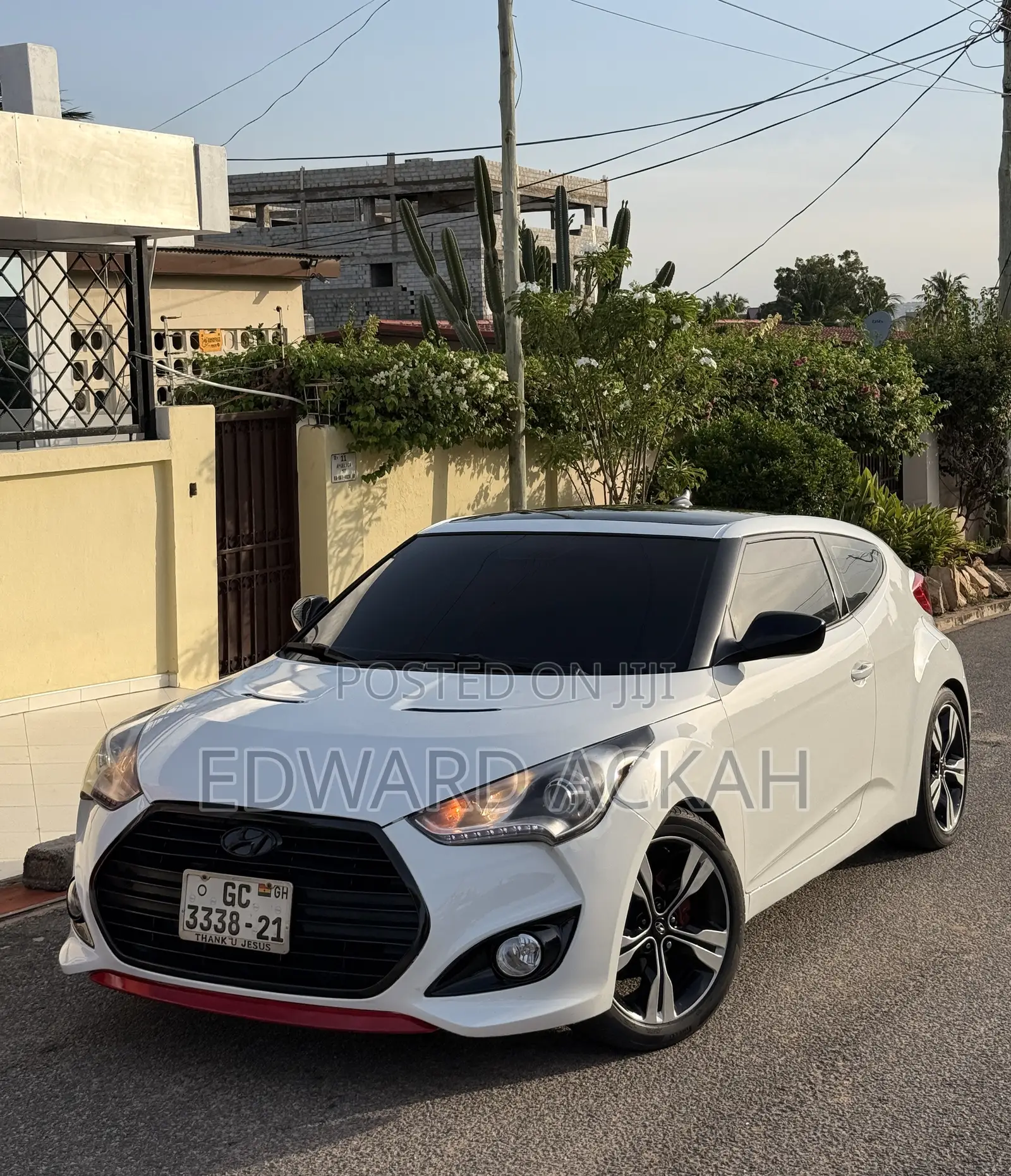 Hyundai Veloster 3dr Hatchback w/Red Interior (1.6L 4cyl 6AM) 2014