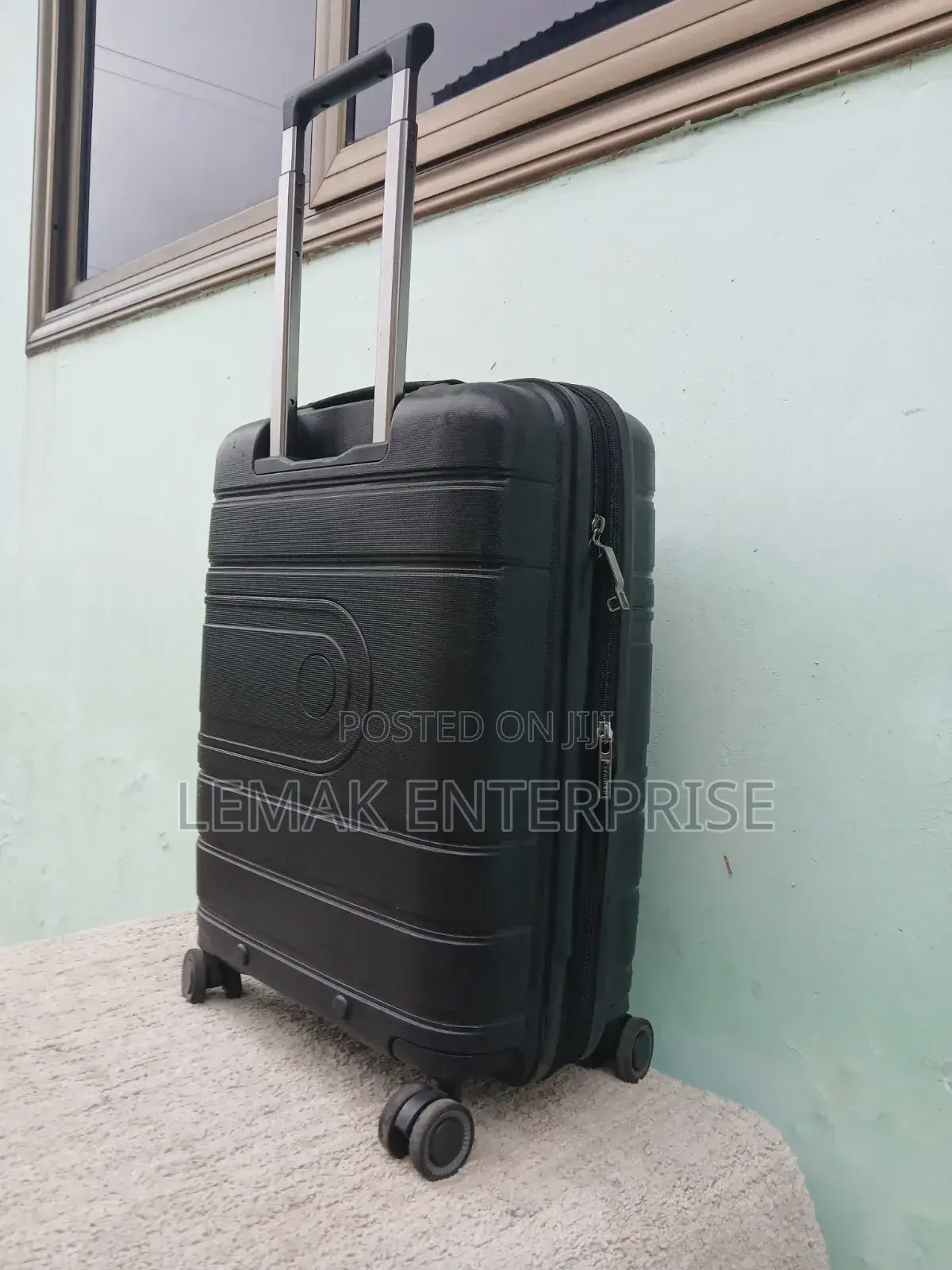 It Luggage Eco-Tough Hardside Spinner Traveling Suitcase