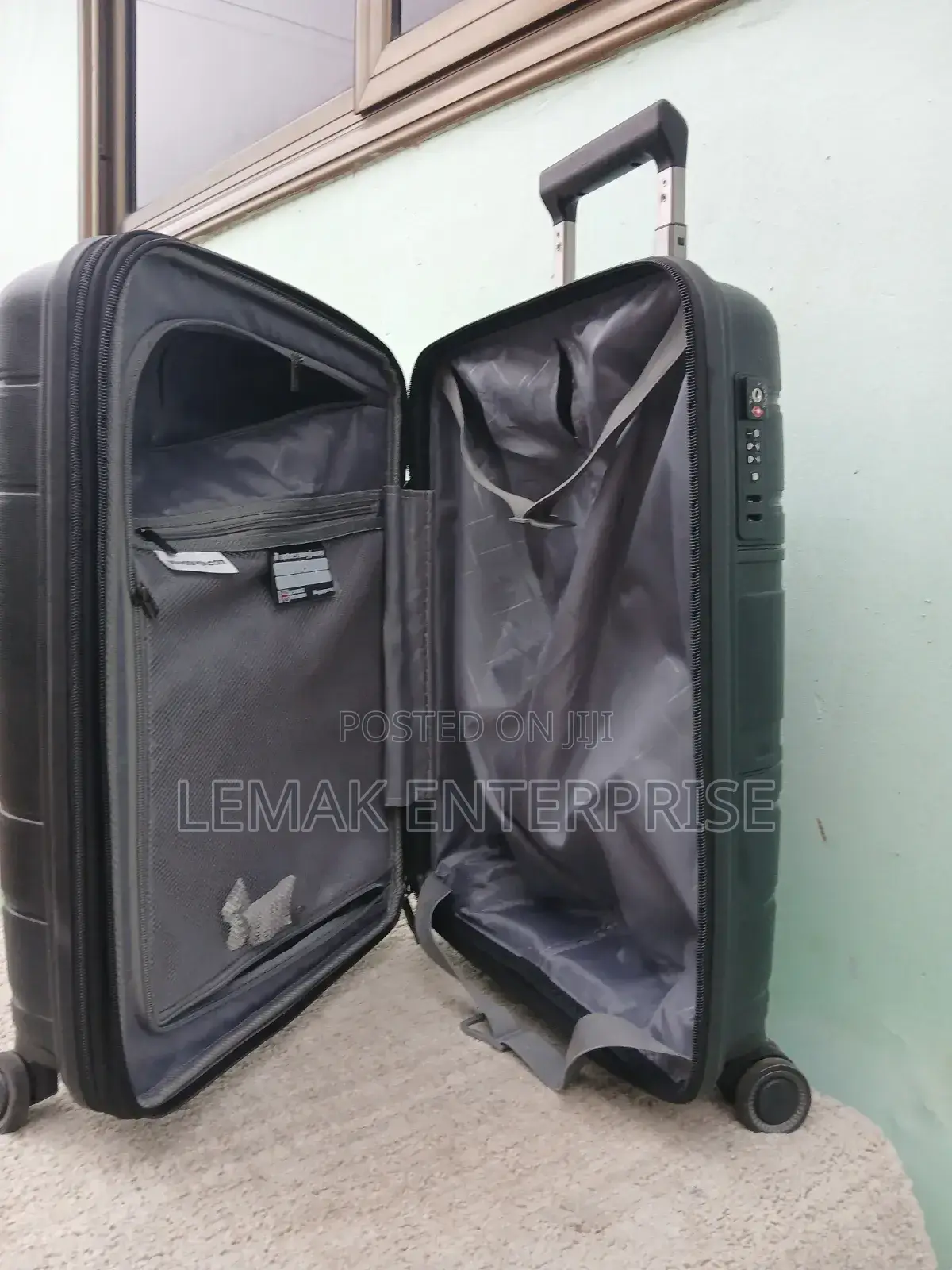 It Luggage Eco-Tough Hardside Spinner Traveling Suitcase