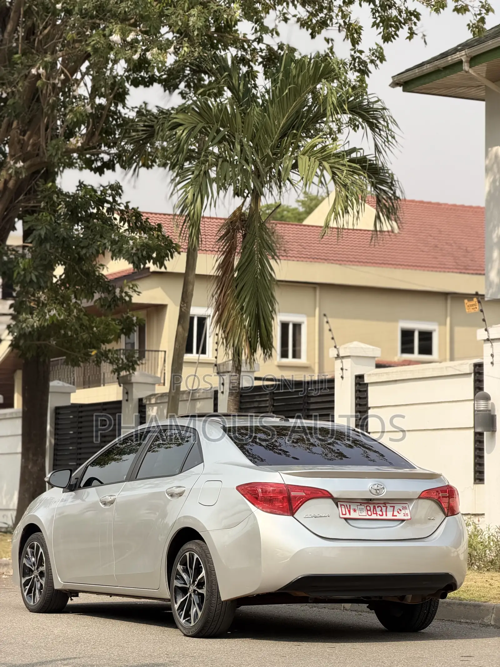 Toyota Corolla SE Special Edition 4dr Sedan (1.8L 4cyl CVT) 2017 Gray