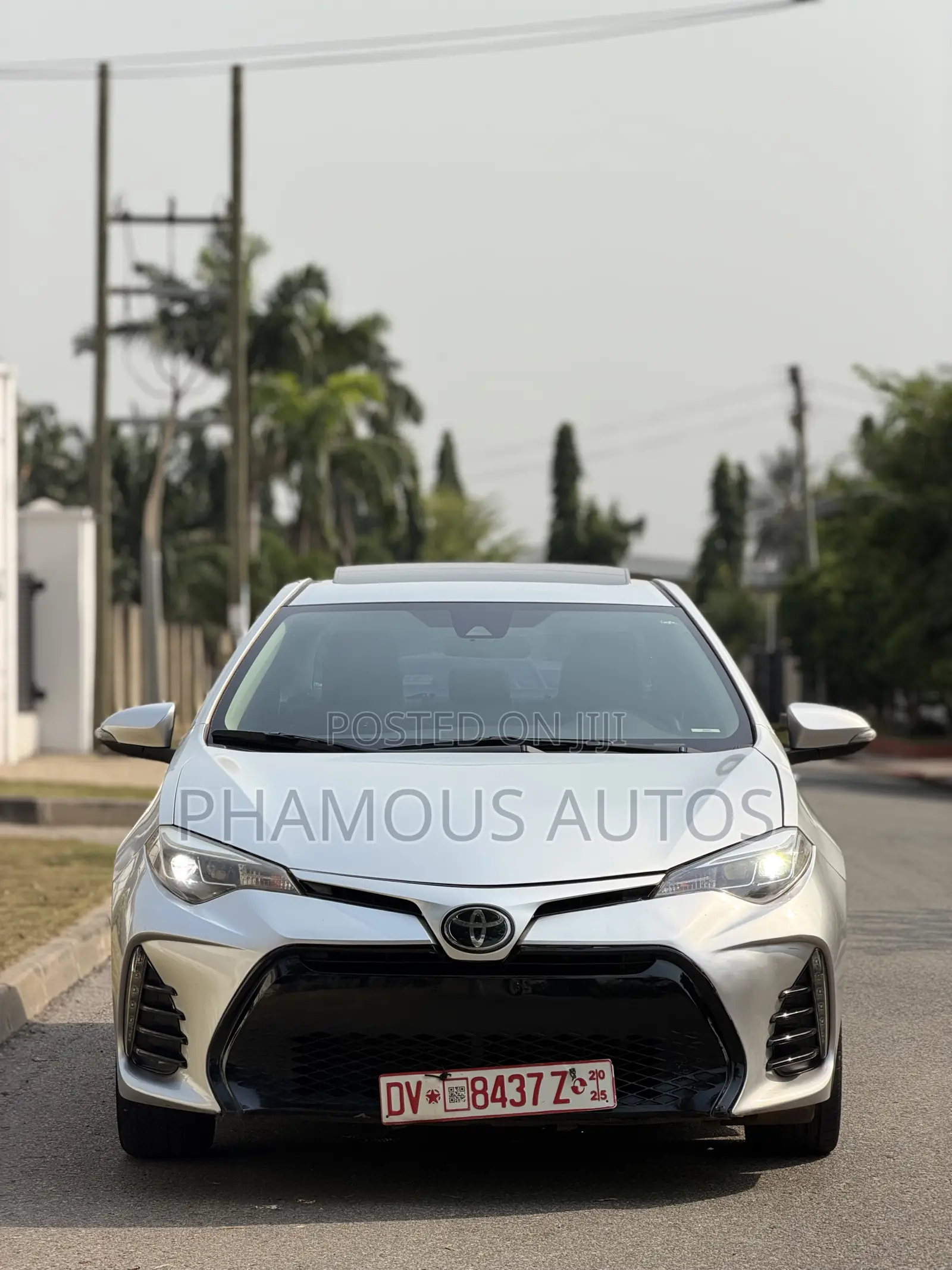 Toyota Corolla SE Special Edition 4dr Sedan (1.8L 4cyl CVT) 2017 Gray
