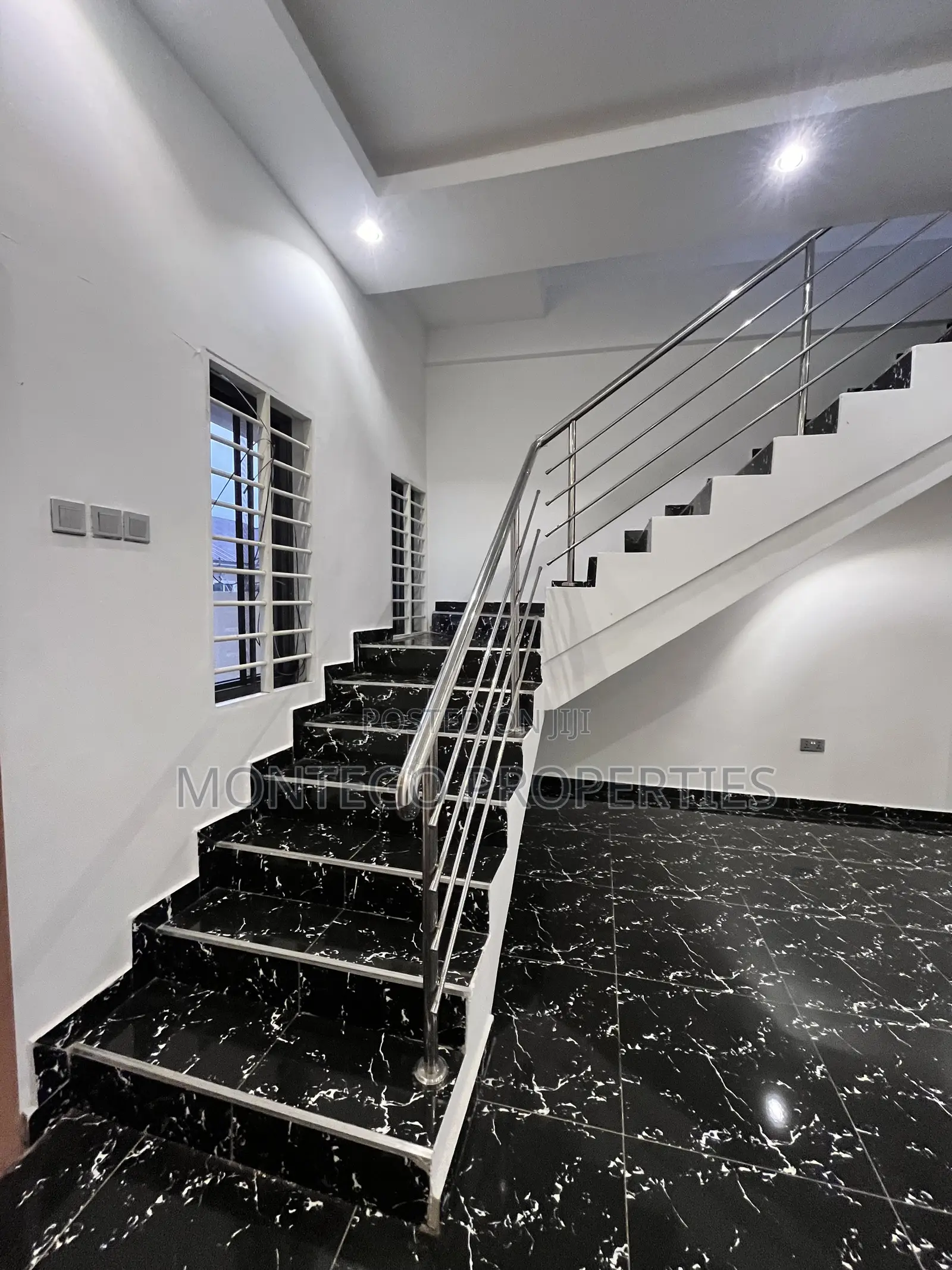 2bdrm Duplex in Adjiringanor, School Junction for sale