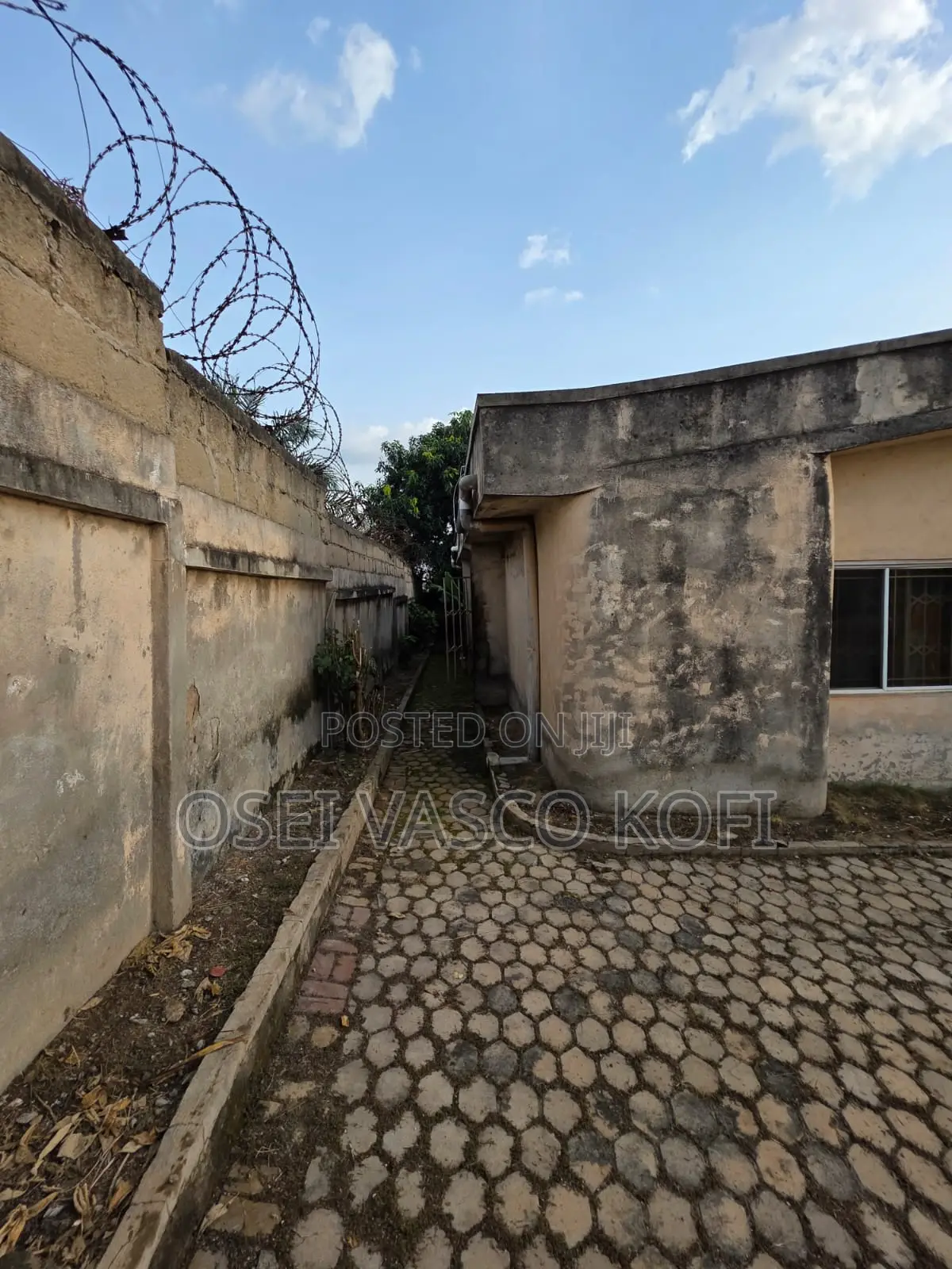 6bdrm House in Meduma, Kwabre for sale