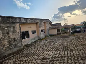 6bdrm House in Meduma, Kwabre for sale