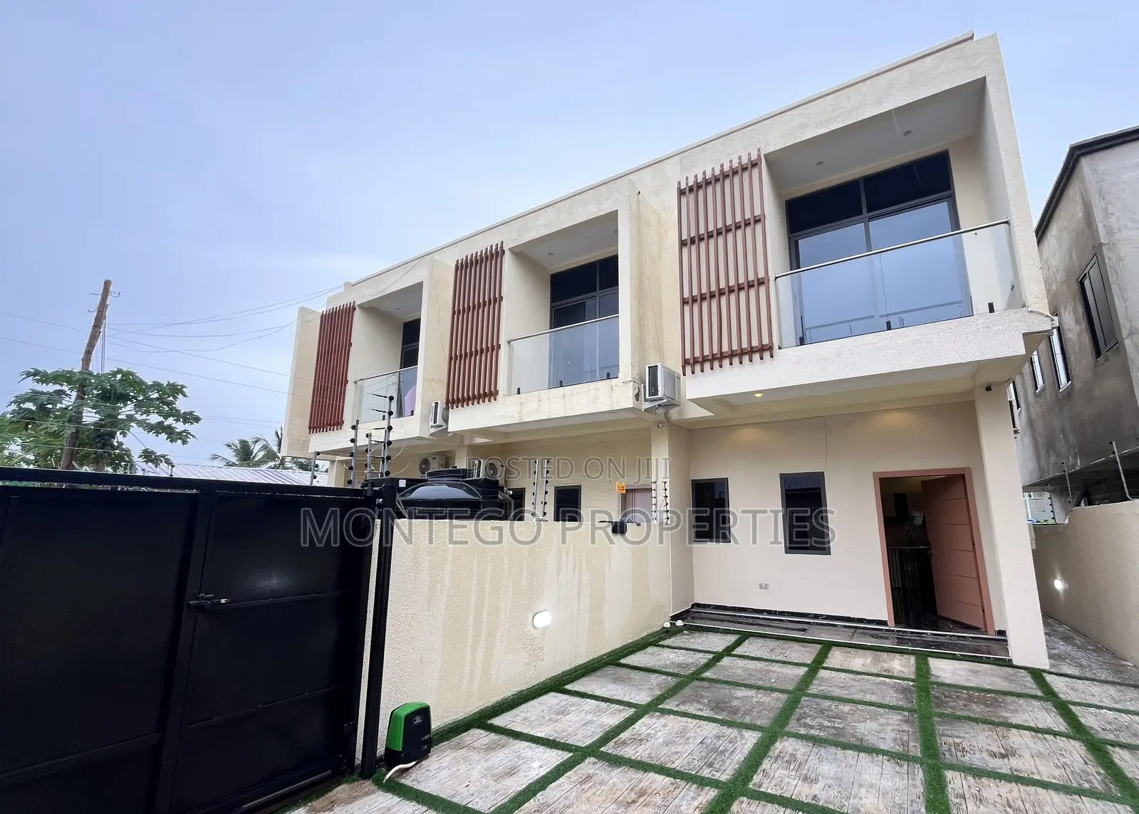 2bdrm Duplex in Adjiringanor, School Junction for sale