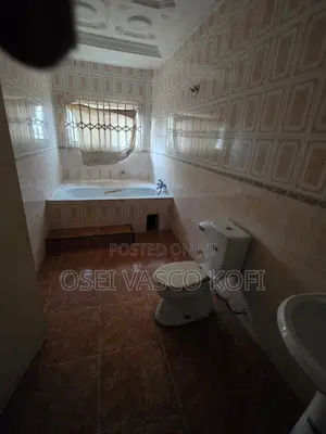 6bdrm House in Meduma, Kwabre for sale