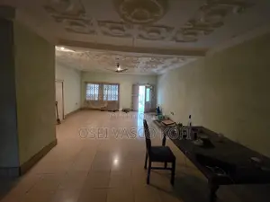 6bdrm House in Meduma, Kwabre for sale