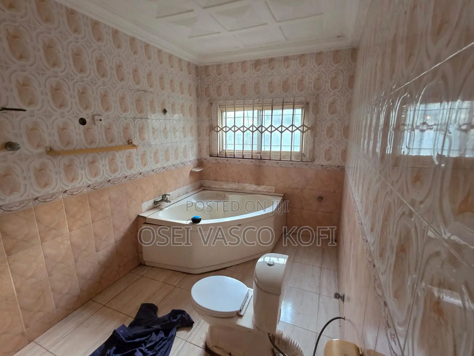 6bdrm House in Meduma, Kwabre for sale