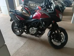 Suzuki V-Strom 2017 Red