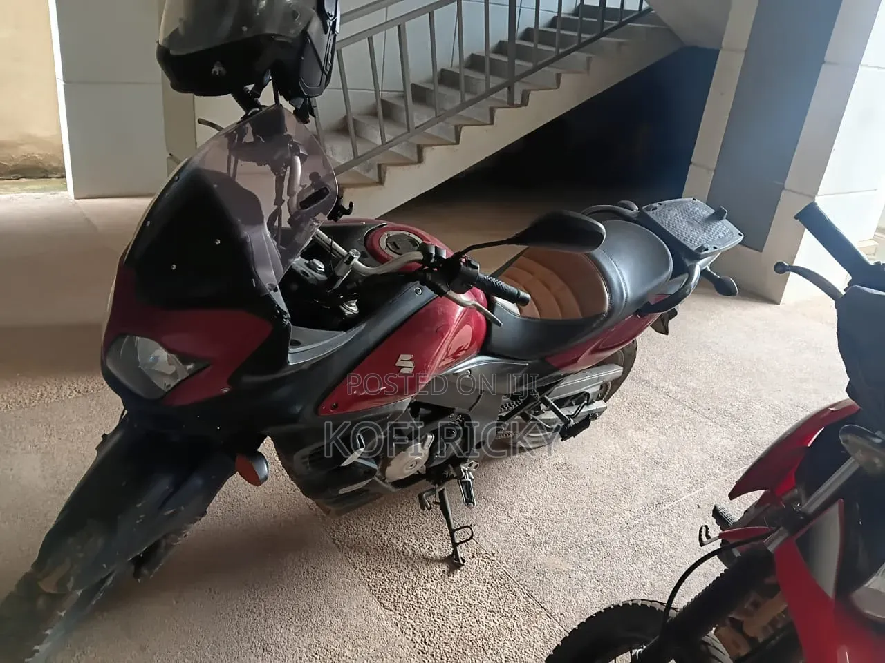 Suzuki V-Strom 2017 Red