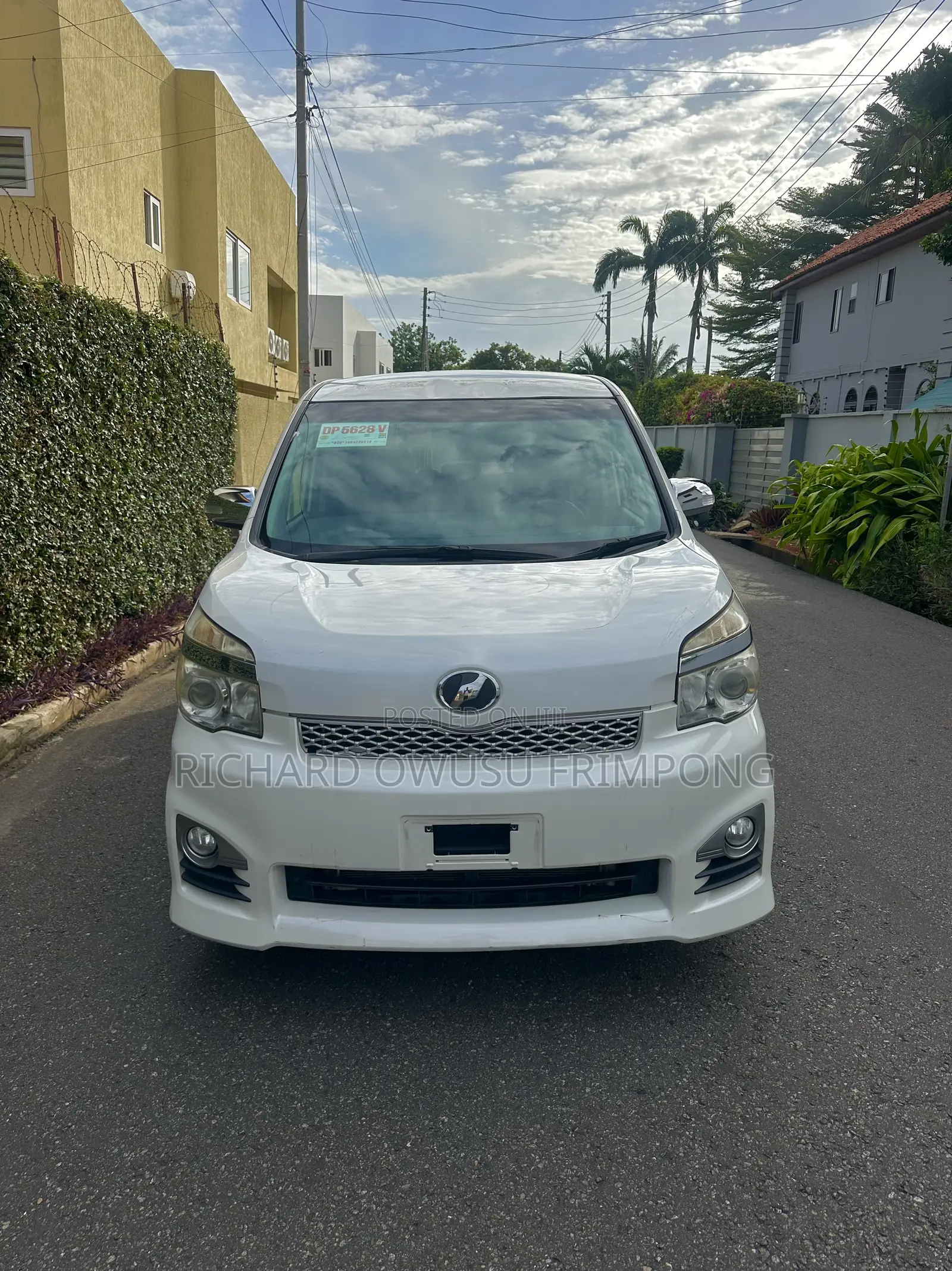 Toyota Voxy 2013 White