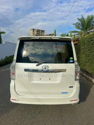Toyota Voxy 2013 White