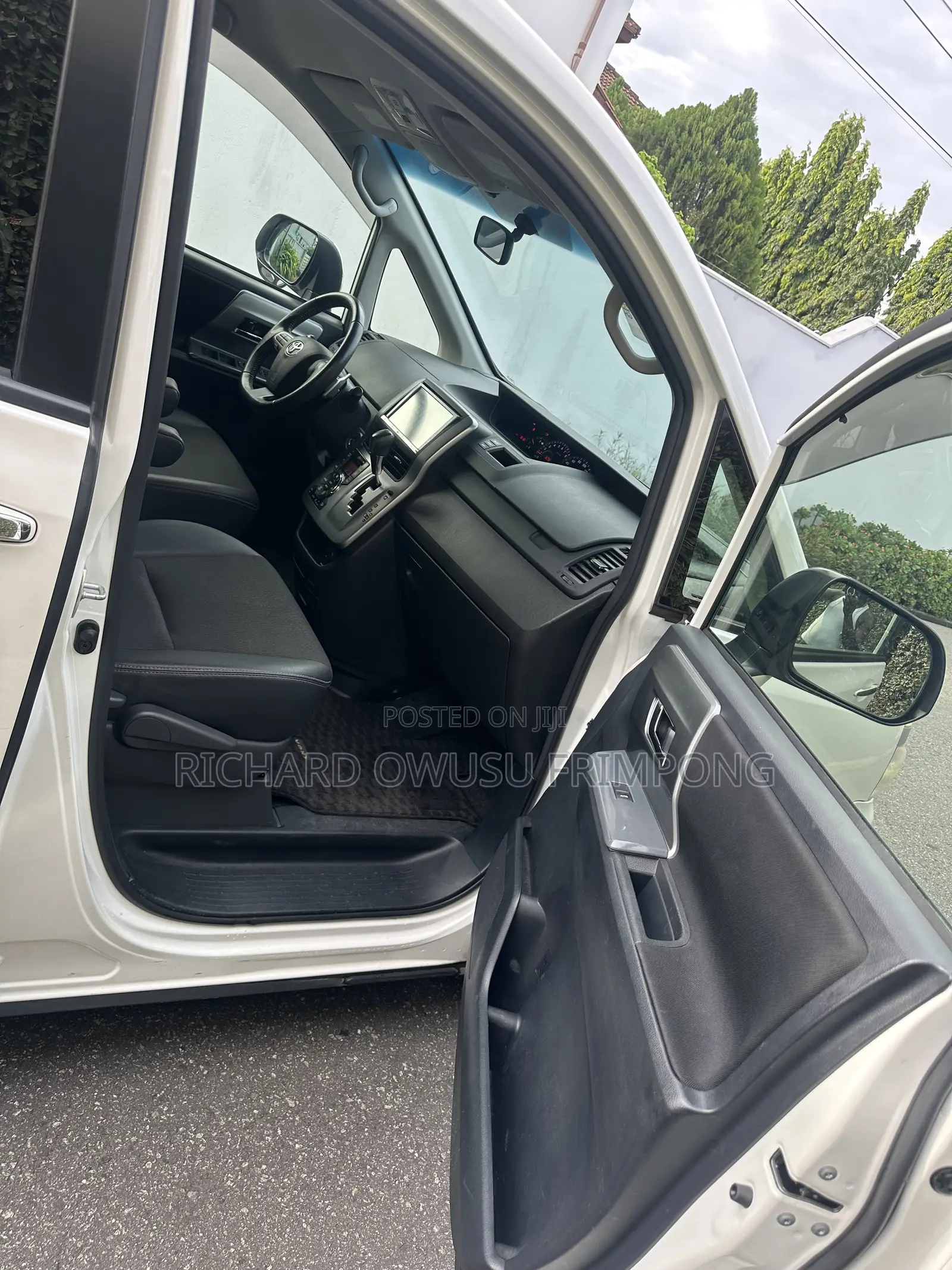 Toyota Voxy 2013 White