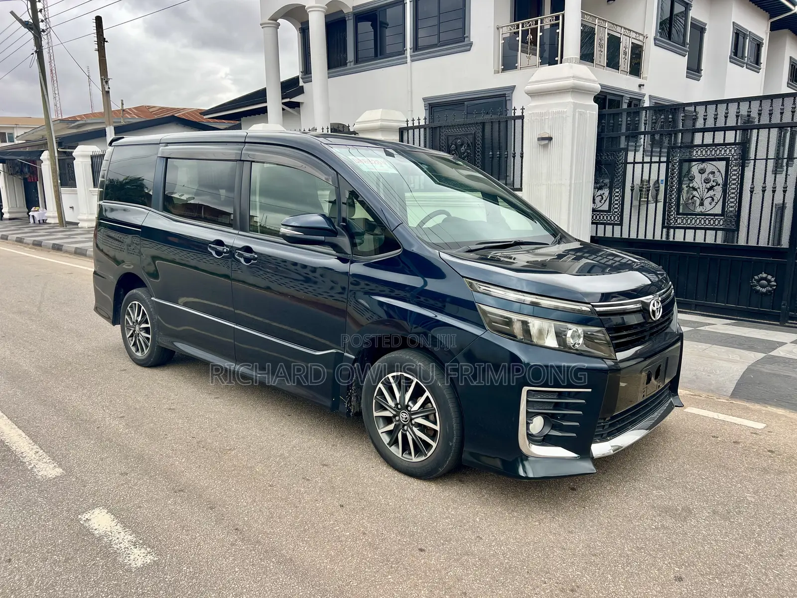 Toyota Voxy 2015