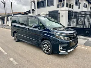 Toyota Voxy 2015
