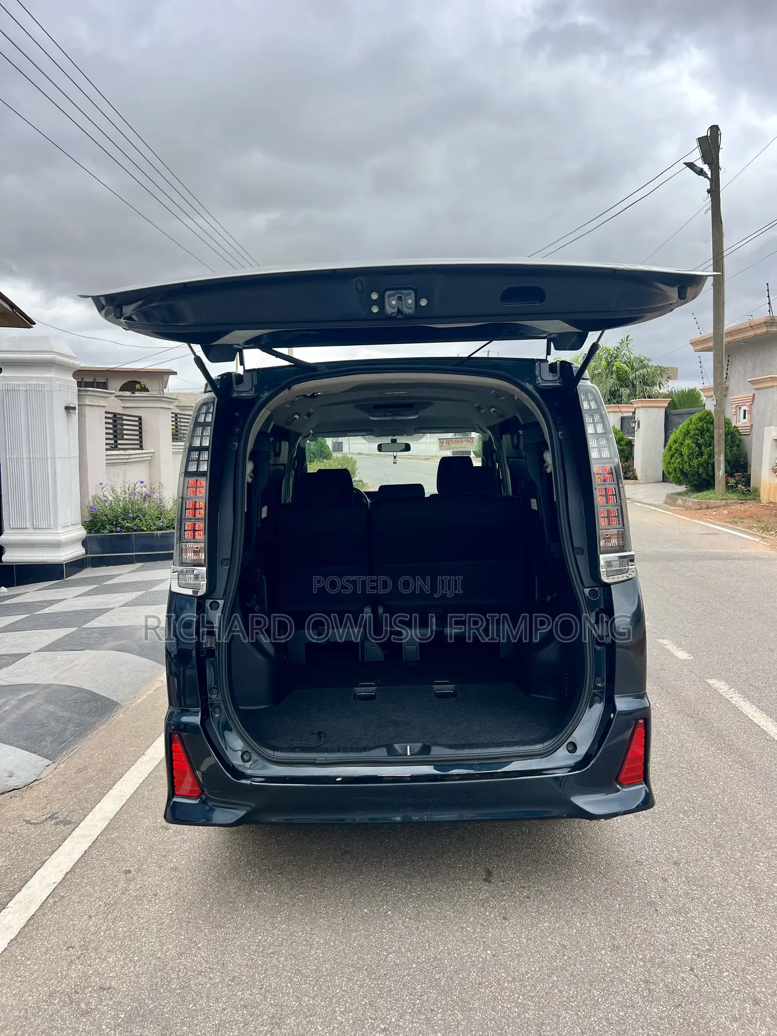 Toyota Voxy 2015