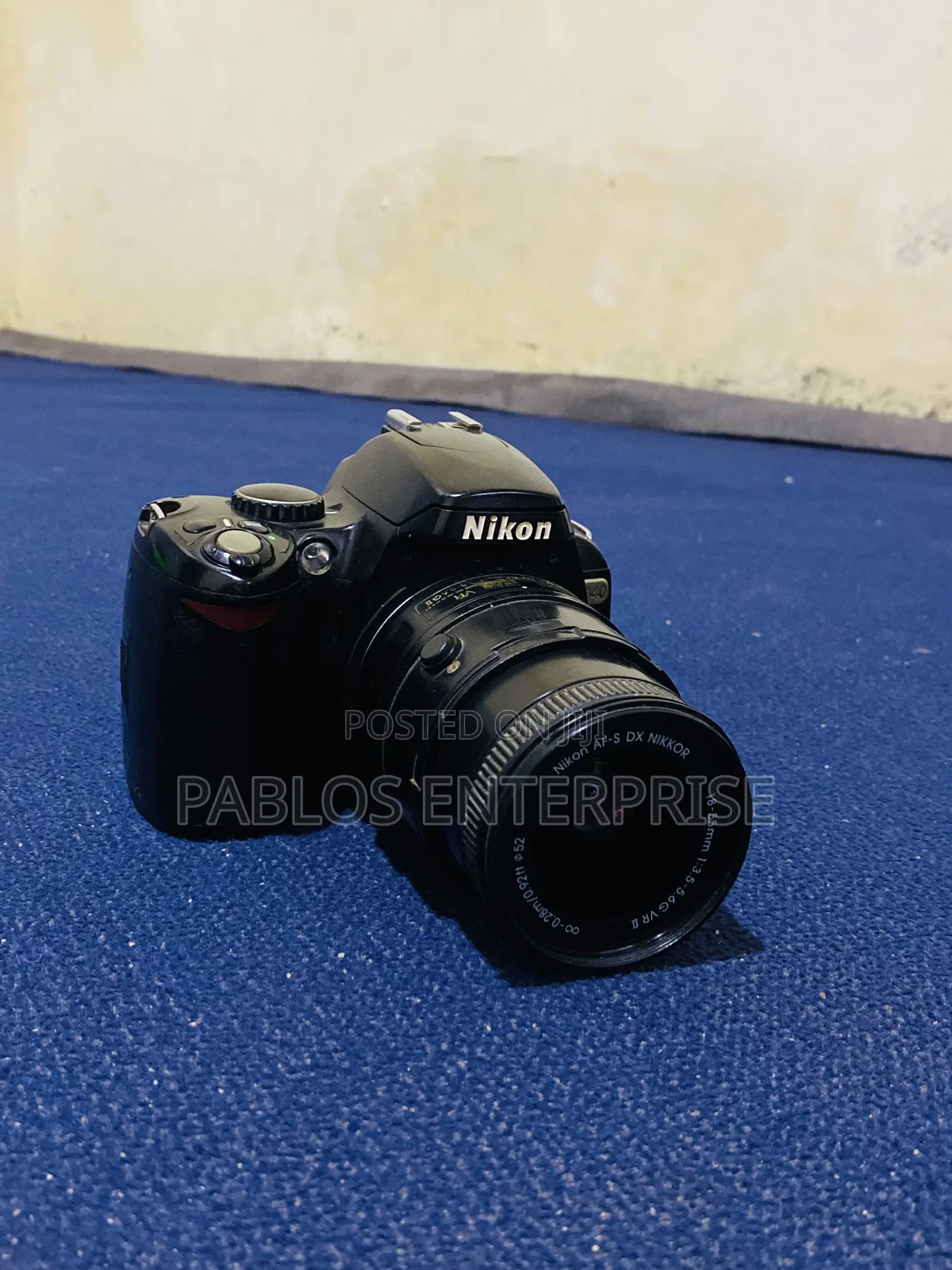Super Clean Well-Kept Nikon D40 DSLR Camera + 18-55mm Kit Lens
