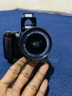 Super Clean Well-Kept Nikon D40 DSLR Camera + 18-55mm Kit Lens