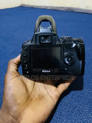Super Clean Well-Kept Nikon D40 DSLR Camera + 18-55mm Kit Lens