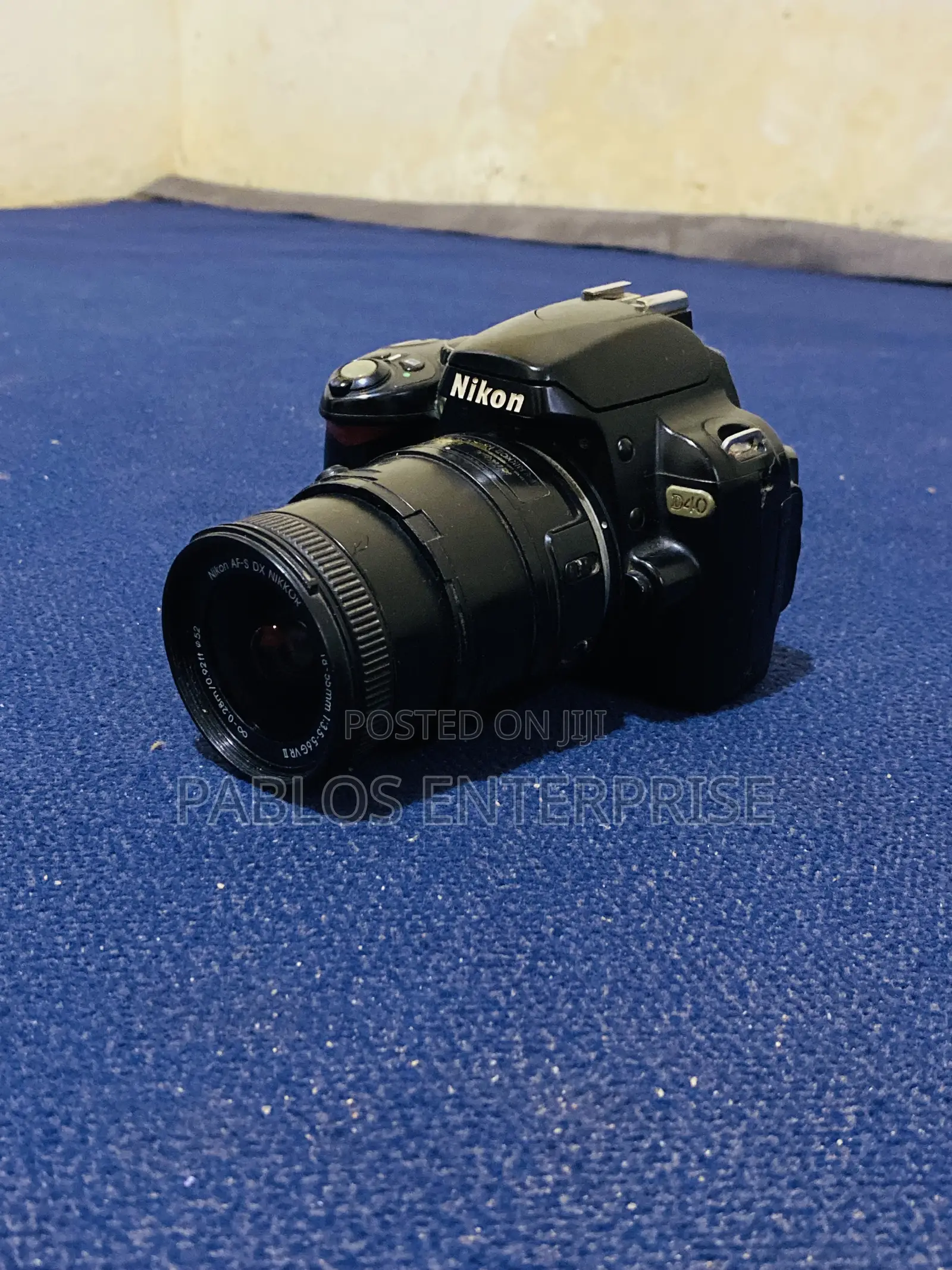 Super Clean Well-Kept Nikon D40 DSLR Camera + 18-55mm Kit Lens