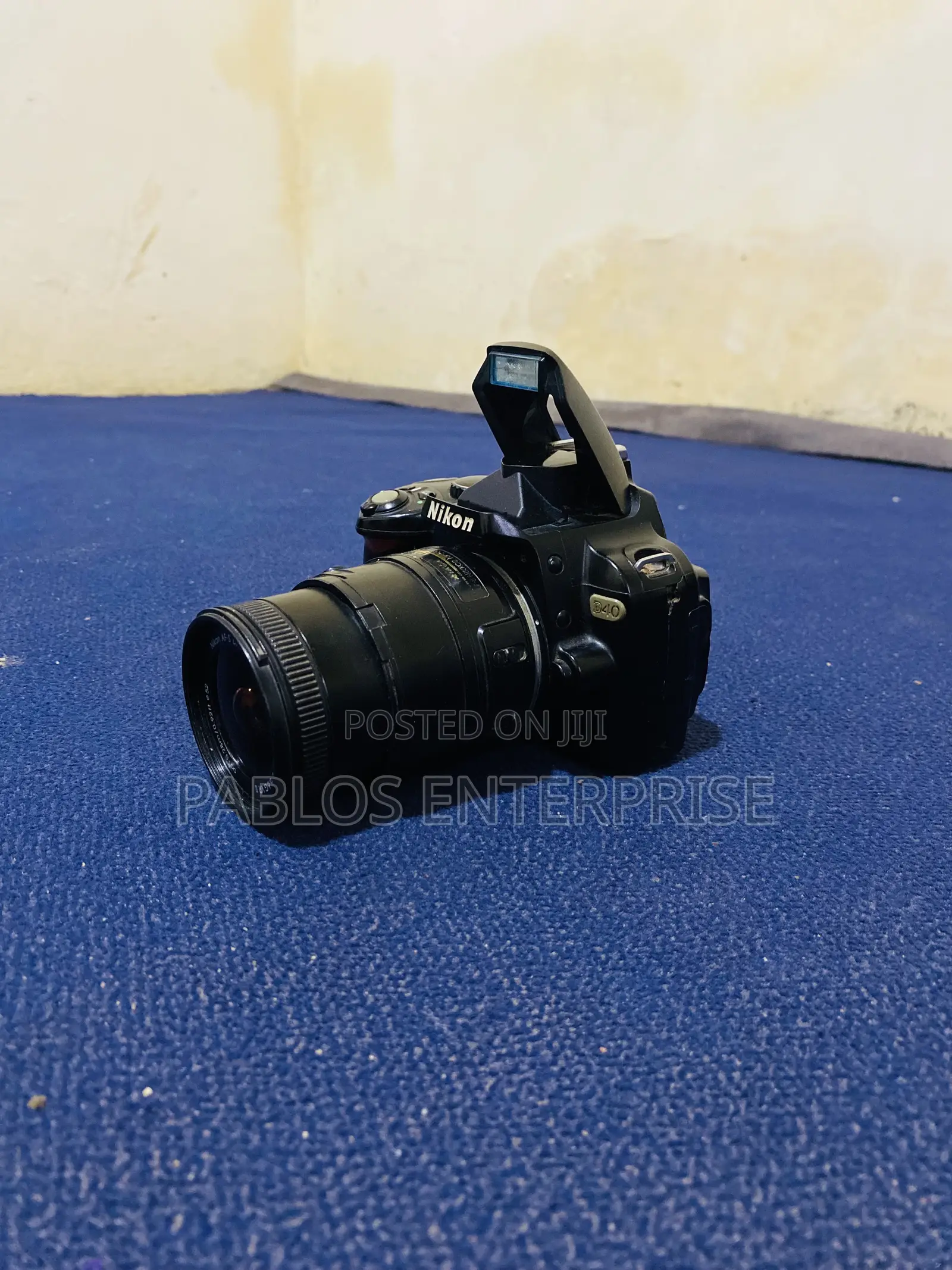 Super Clean Well-Kept Nikon D40 DSLR Camera + 18-55mm Kit Lens