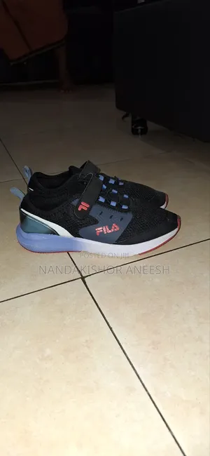Fila Shpes 3uk Size (Slightly Used)