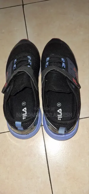 Fila Shpes 3uk Size (Slightly Used)