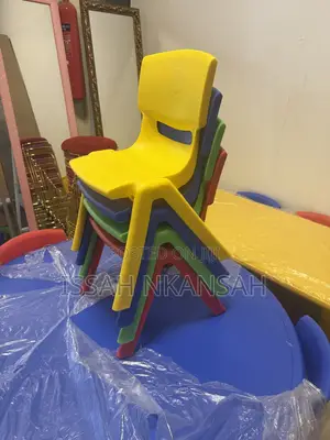 Round Plastic Table and 4 Chairs