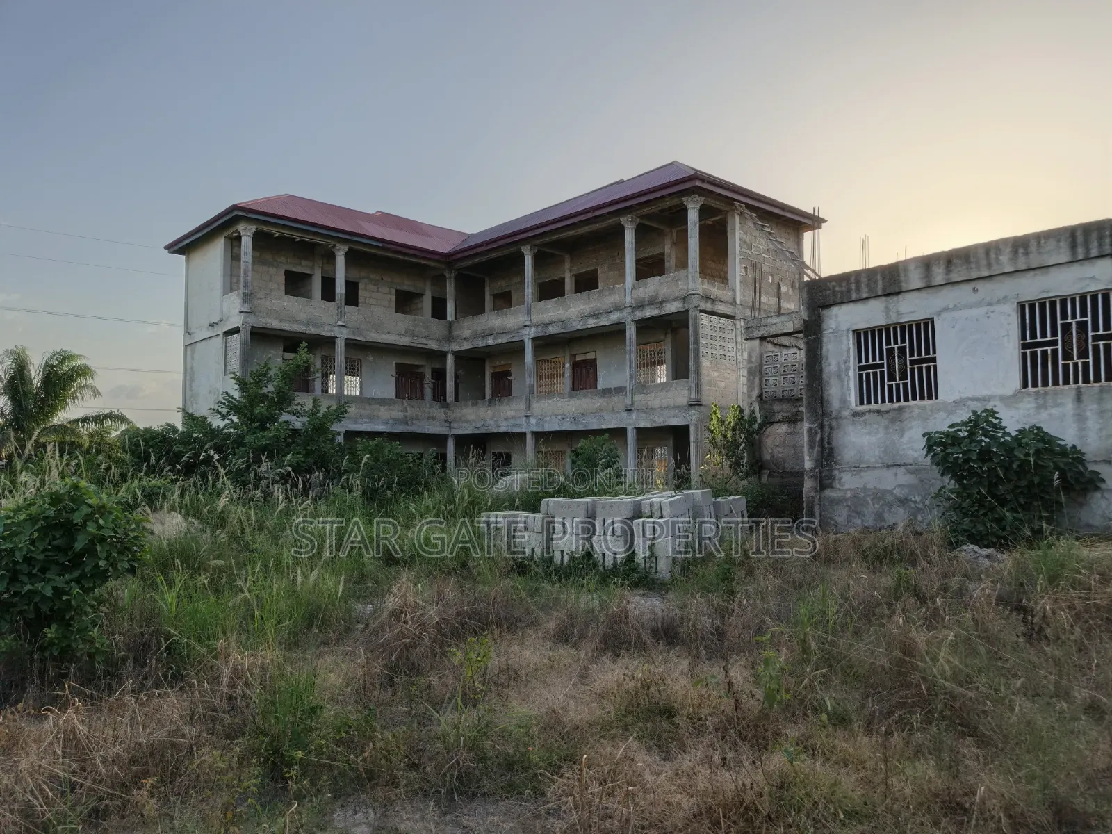 11bdrm House in Adesina (Near, Kumasi Metropolitan for sale