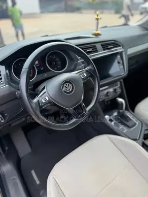 Volkswagen Tiguan 2.0T SE FWD 2019 Green