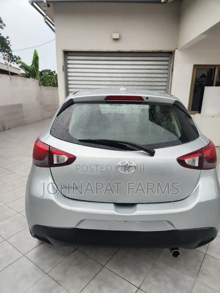 Toyota Yaris 2020 Gray