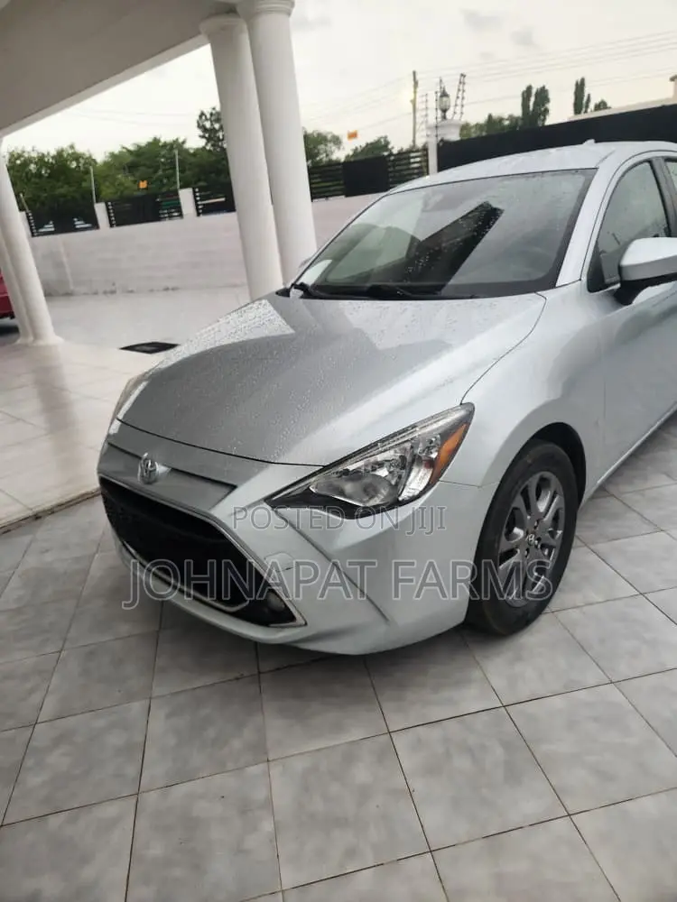 Toyota Yaris 2020 Gray