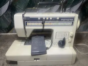 Home Used Industrial Sowing Machine Still in Very Good Condition