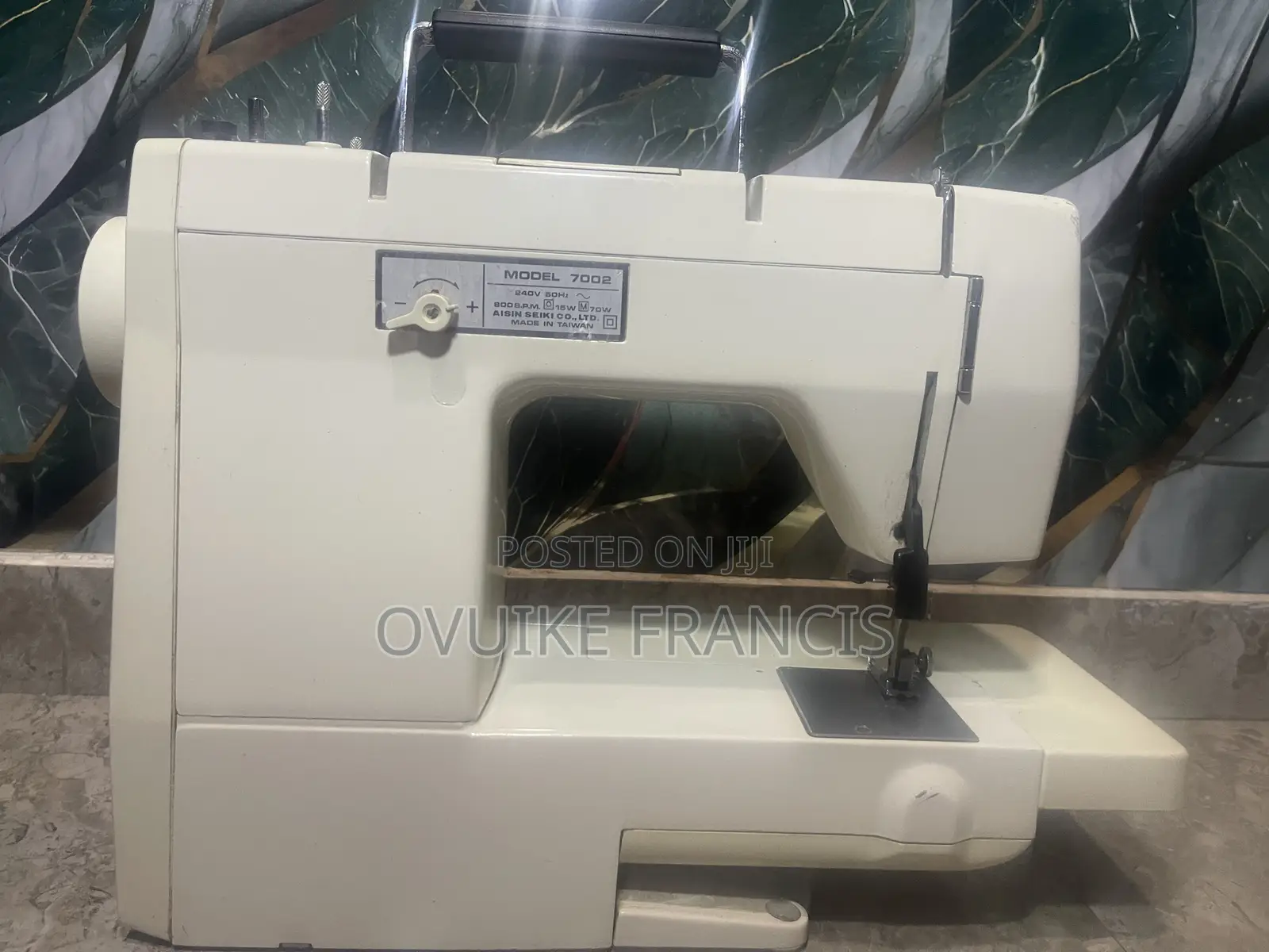 Home Used Industrial Sowing Machine Still in Very Good Condition