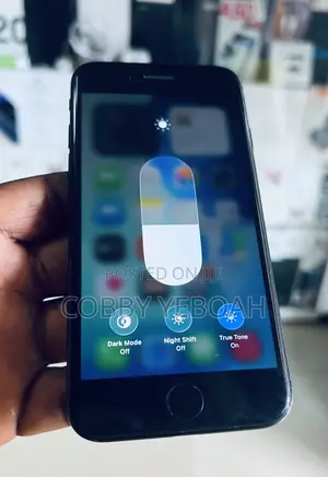 Apple iPhone SE (2020) 64 GB Black