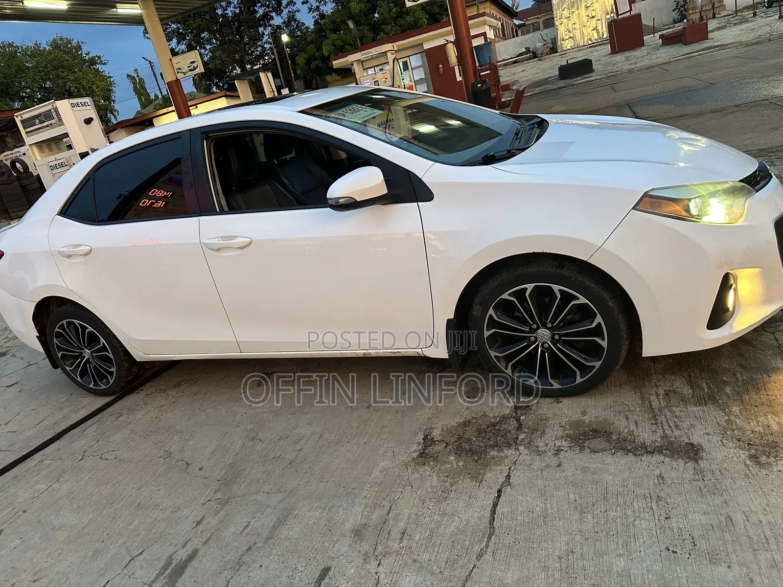 Toyota Corolla S 4dr Sedan (1.8L 4cyl CVT) 2016 White