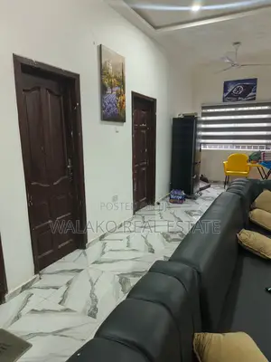 8bdrm Apartment in Ablekuma for sale
